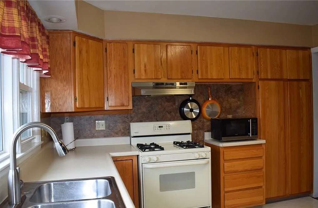 3 bed, 872 sqft, $1,300 — Photo 4