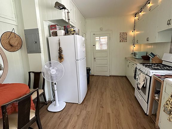4th image of 2027 Metcalf St