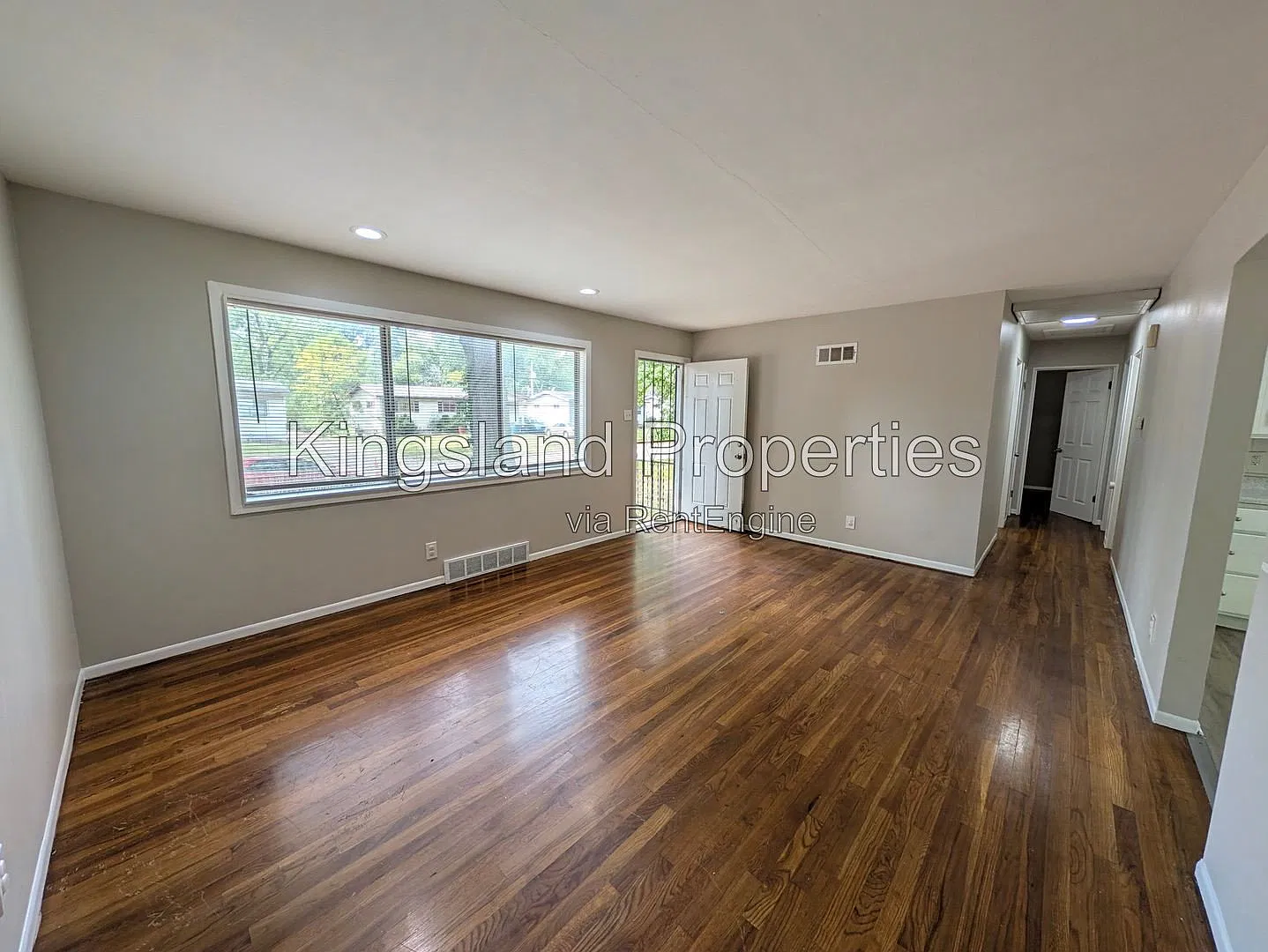 3 bed, 1.0 bath, 960 sqft, $1,450 — Photo 4