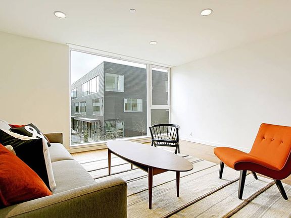 5th image of 711 Bellevue Ave E APT 401