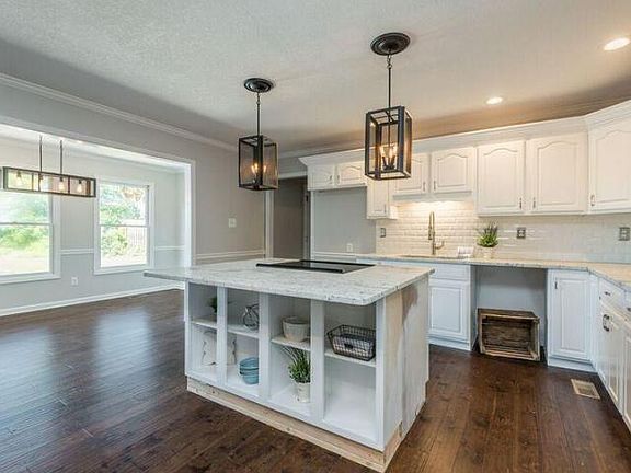4th image of 3210 Whispering Oaks Dr