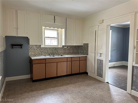 5th image of 3722 Woburn Ave