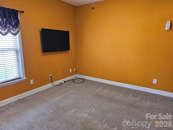 3rd image of 4617 Brookwood Rd