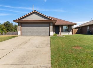 1136 Cottage Grove Cir, Bryan, TX 77801