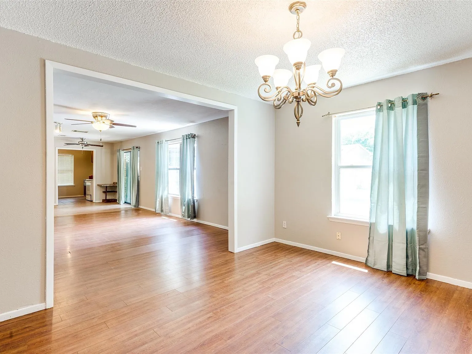 4 bed, 2164 sqft, $2,550 — Photo 2