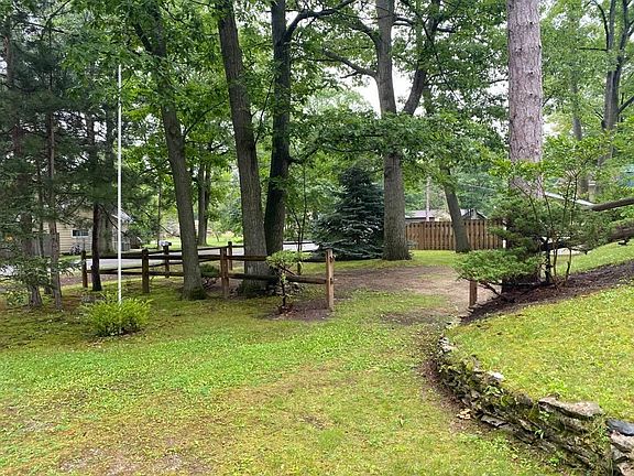5th image of 2295 Dault St