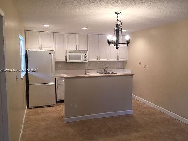 2nd image of 6211 SW 37th St APT 212