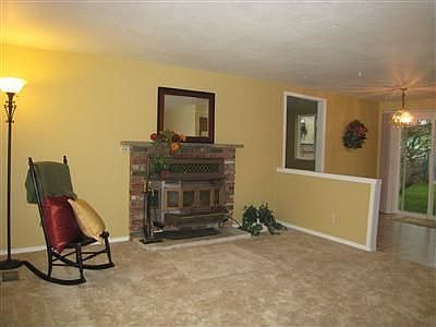 livingroom leading to kitchen