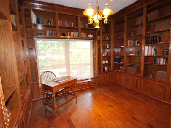 5th image of 4424 Hillbrook Dr
