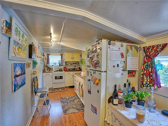 2nd image of 526 W Patterson St