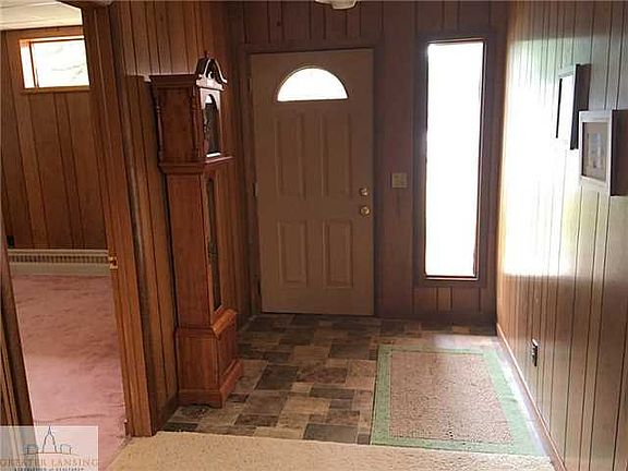 3rd image of 1017 E Colonial Park Dr