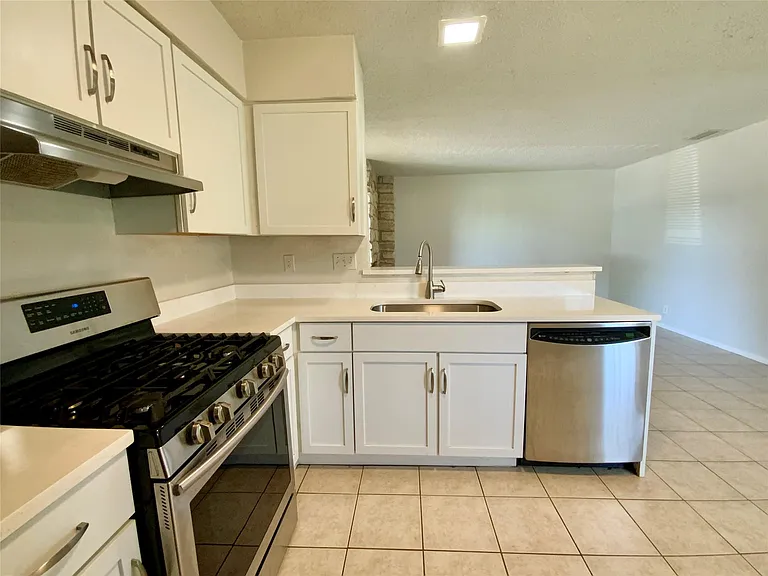 2300 Cedrick Cv #B — Photo 18