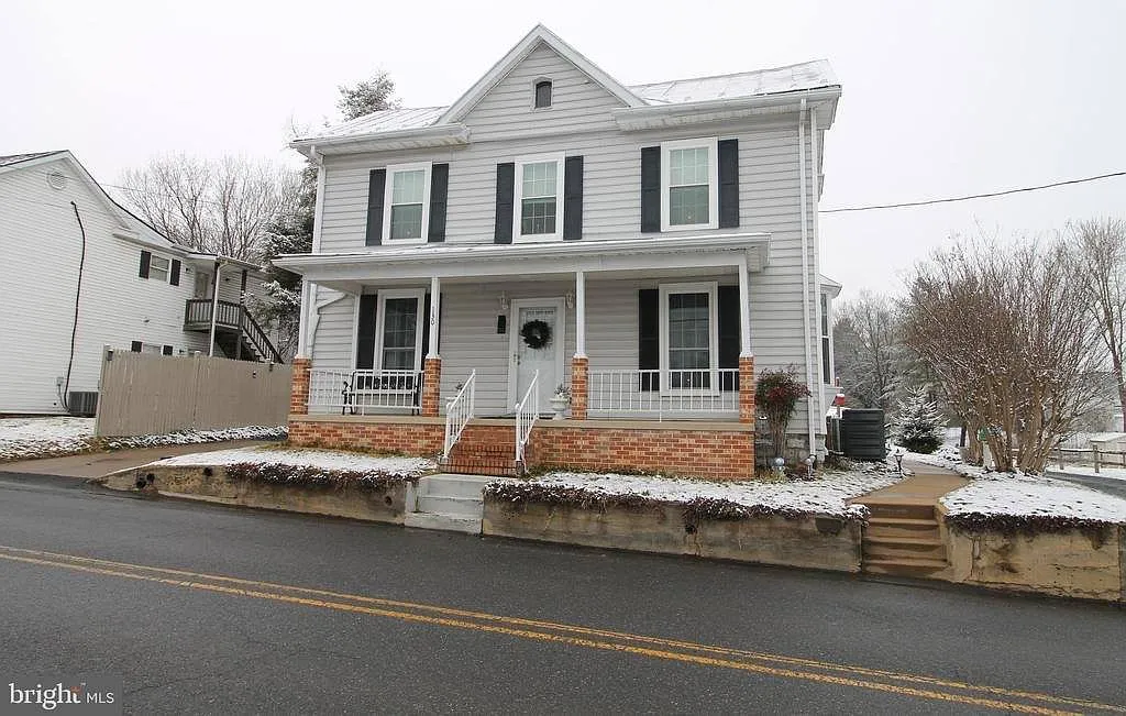 130 W North St photo 1