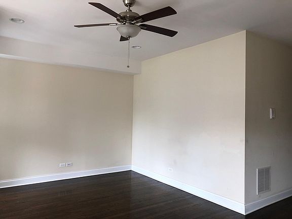 3rd image of 3711 N Wilton Ave #V2