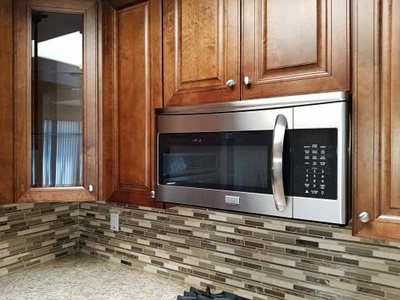 4th image of 11100 Riverside Dr Unit 313