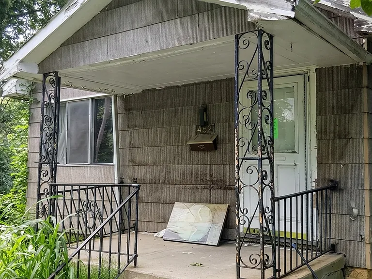 4521 Oakwood Ave — Photo 1