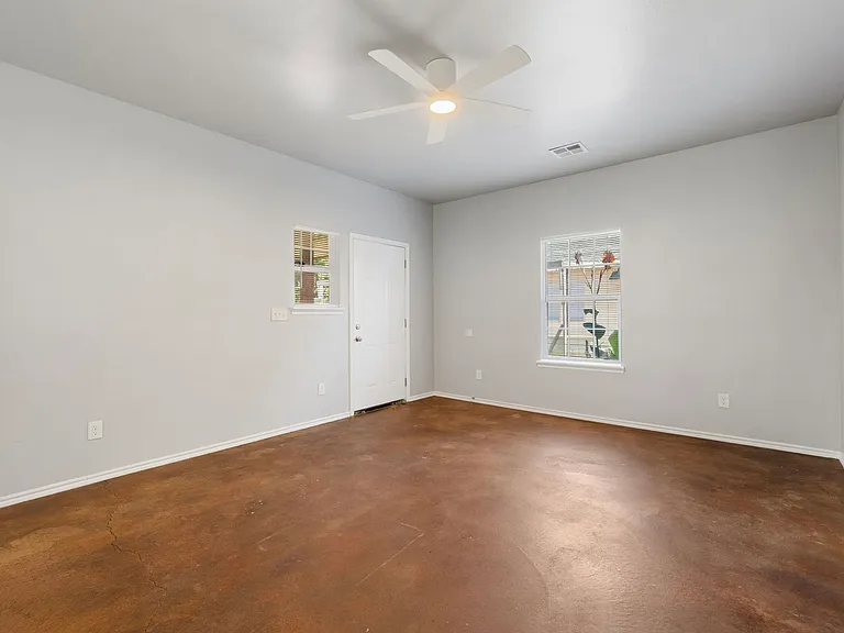 118 S L Ave — Photo 4