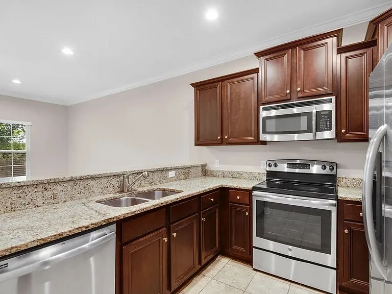 17 W Shady Oaks Ln #C — Photo 10
