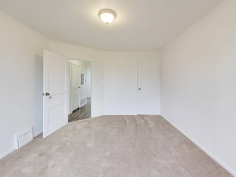 2101 35th Ave — Photo 14