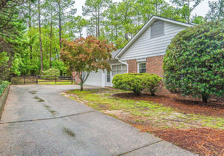 120 Fox Hunt Ln — Photo 4