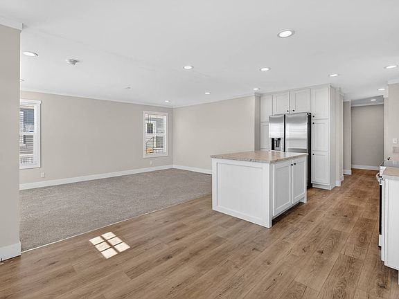 3rd image of 250 Nelle Ave #M