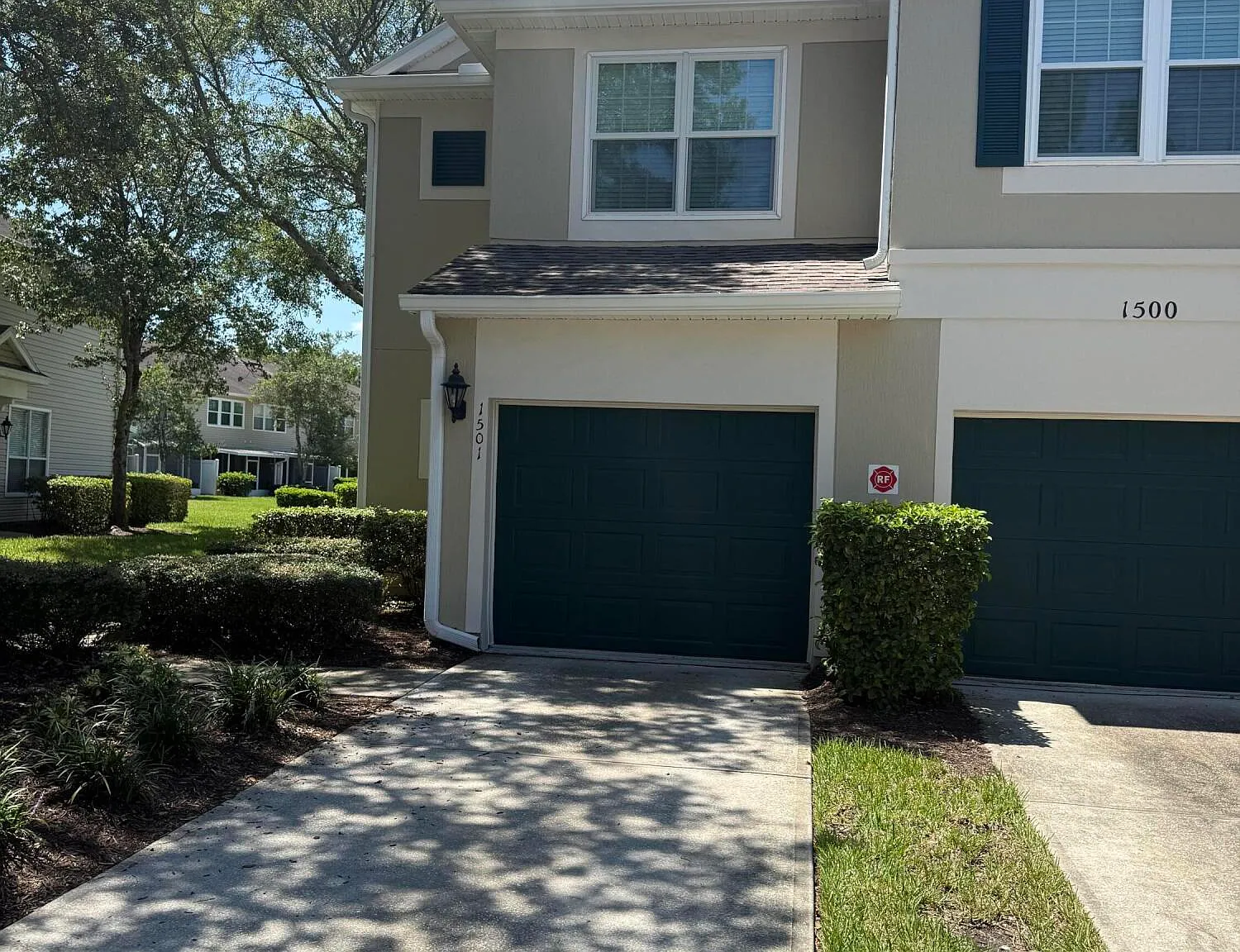 3 bed, 2.5 bath, 1659 sqft, $2,400 — Photo 1