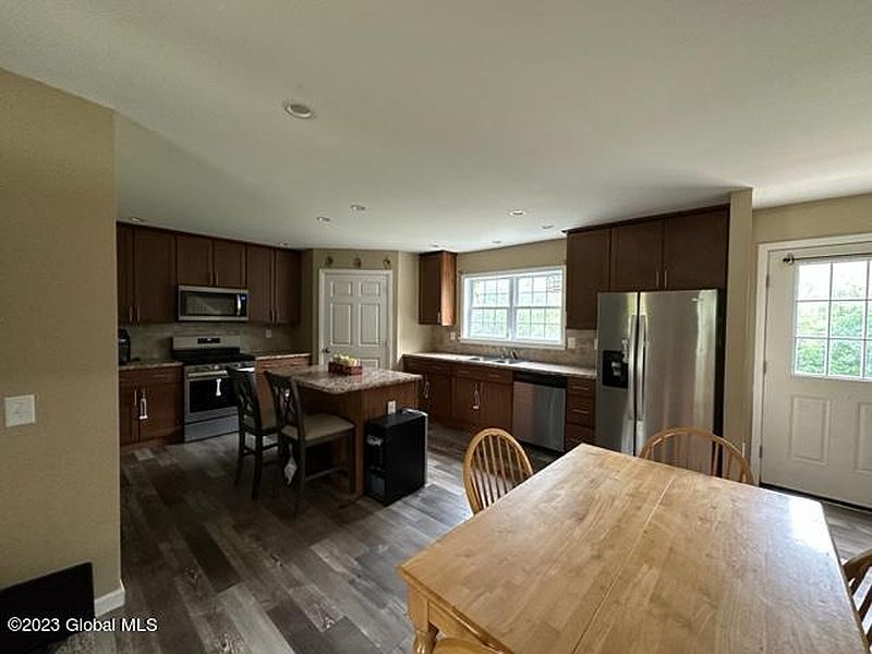 4th image of 95 Furnace Road