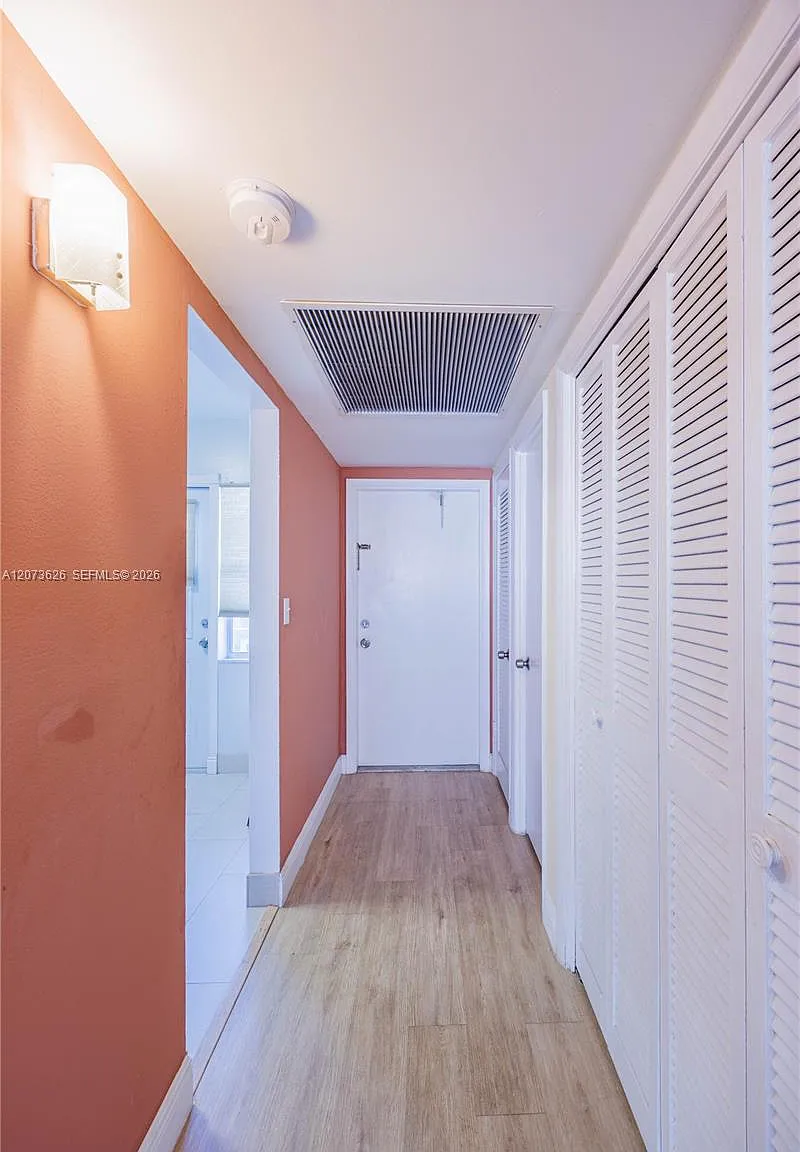Sheridan Lakes Condo Apts — Photo 4