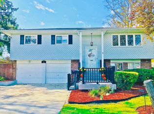 28 Cullen Ave, Islip, NY 11751