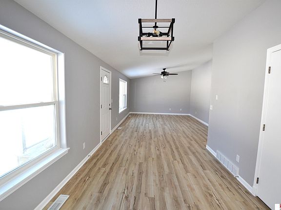 4th image of 2219 Lincoln Ave