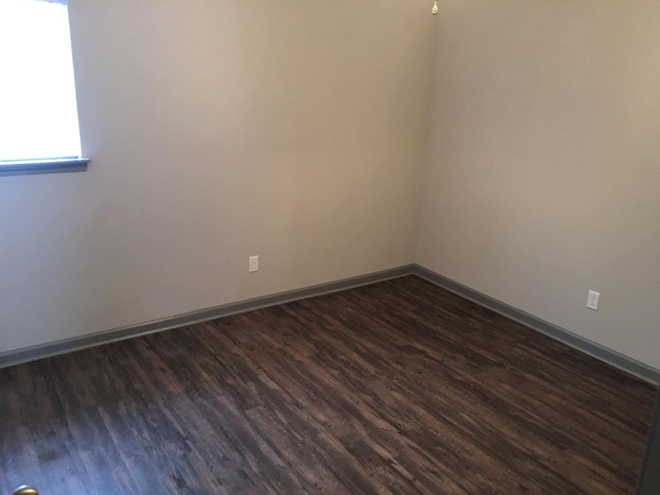 2nd image of 601 N Caraway Rd