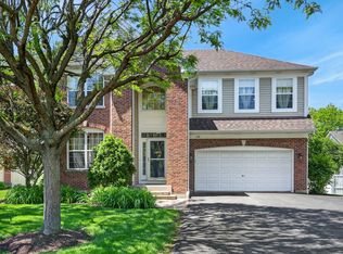 230 Churchill Ct, Lombard, IL 60148