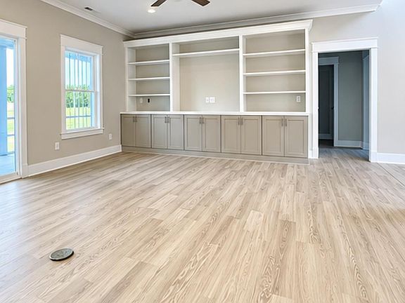 4th image of 362 South Rd #343