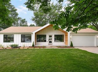 9726 Canterbury St, Overland Park, KS 66206