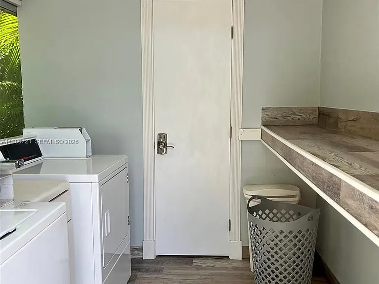 57 NE 24th St #COTTAGE — Photo 10