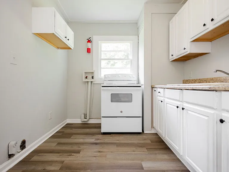 4170 Palace Ave — Photo 9