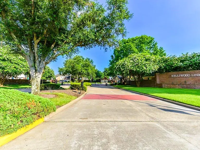 21523 Santa Clara Dr — Photo 2