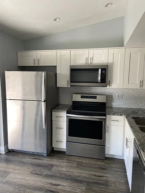 2 bed, 1000 sqft, $2,095 — Photo 3