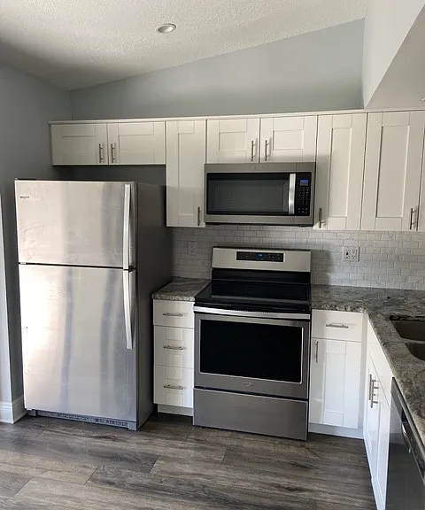 1181 Somerset Cir S — Photo 3