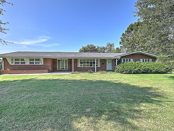 5th image of 806 N Hills Dr