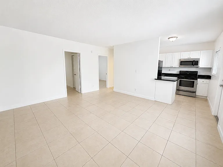 701 SW 14th Ave — Photo 24