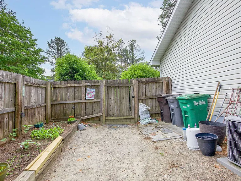 225 Adams Cir — Photo 39