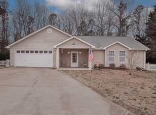 208 Dexter Bend Ct, Fountain Inn, SC 29644