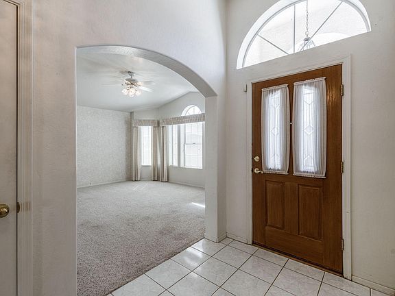 3rd image of 809 N Parkcrest Cir