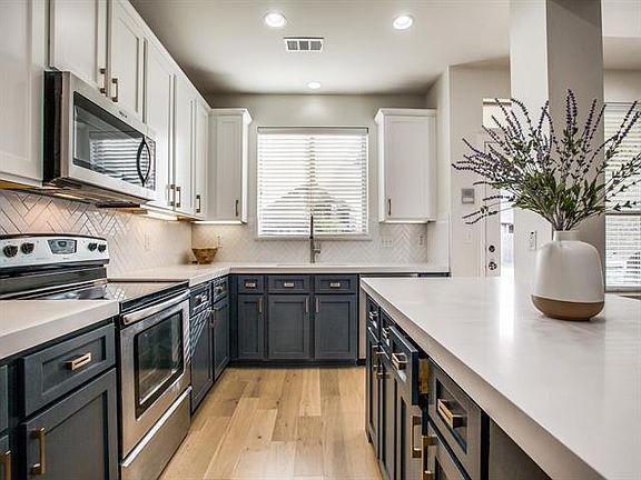 2nd image of 403 Driftwood Ct
