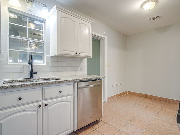 5th image of 4028 Valentine St