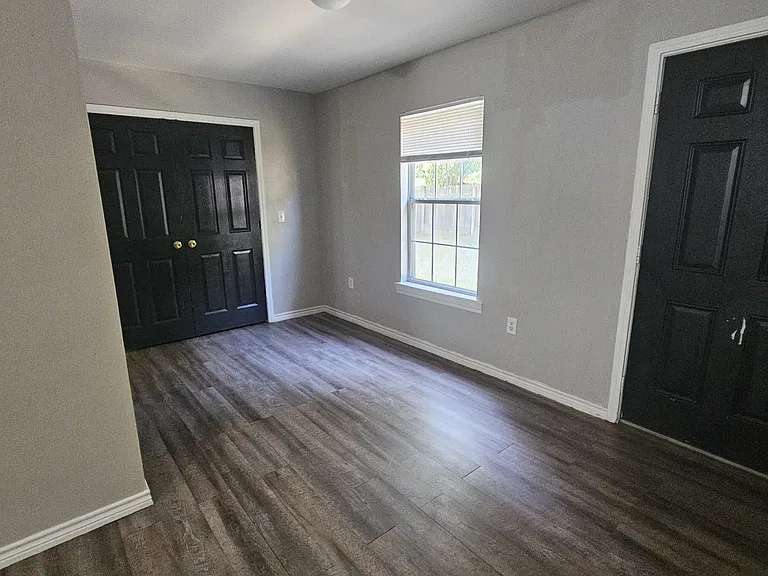 409 E Kerr Ave — Photo 9