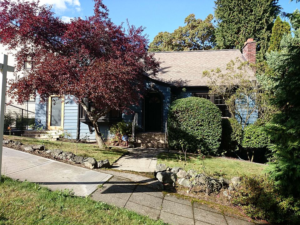 2nd image of 2206 E Galer St