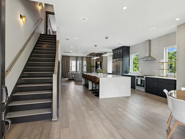 overall view of entry floor showing expansive space