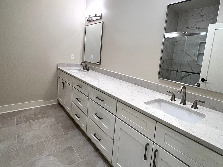 Primary Bath w Double Vanity